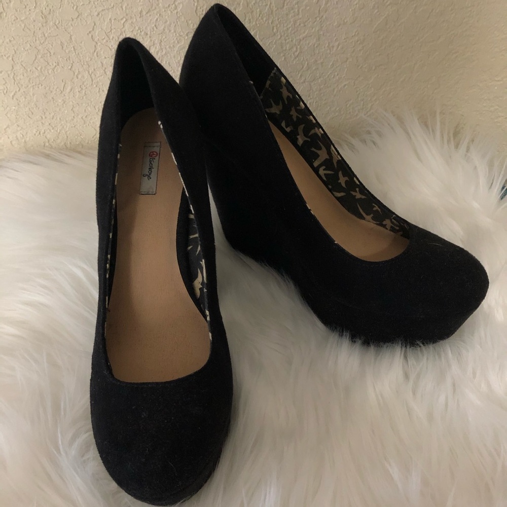 Black wedge heels